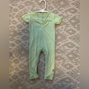 Kyte Baby short sleeve onesie in Pistachio